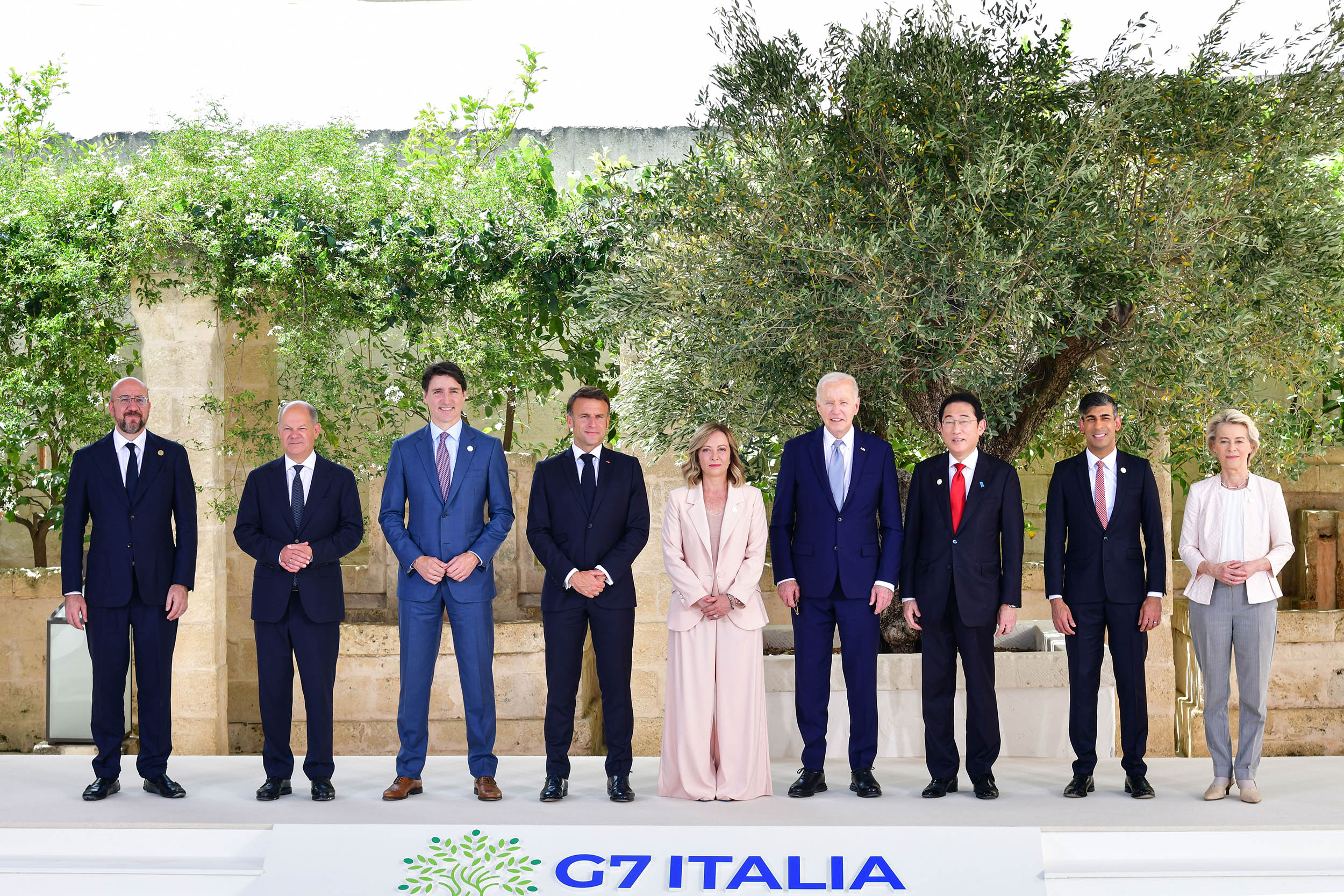 G7-Family-Photo-ph.-Massimiliano-De-Giorgi-